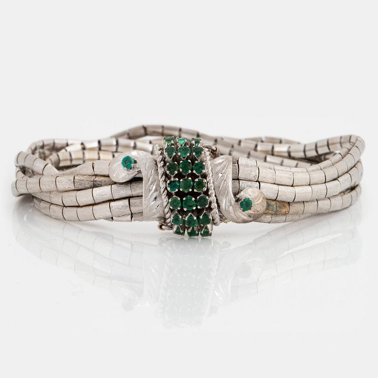 An 18K white gold bracelet set with faceted emeralds.