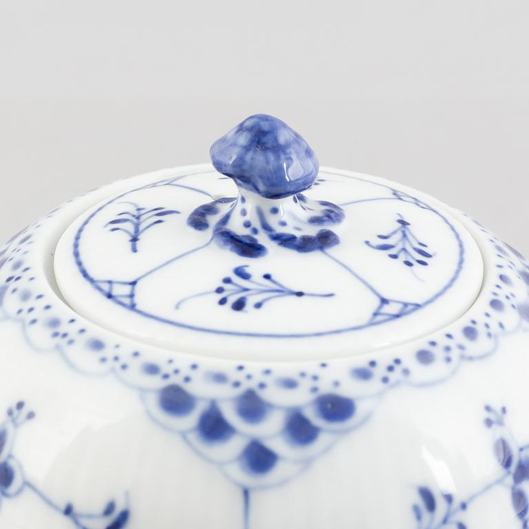 A 'Blue Fluted half lace' / 'Musselmalet' porcelain teapot, Royal Copenhagen, model 259, post 1923.