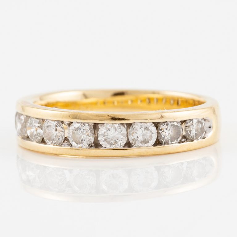 Ring halvallians 18K guld med briljantslipade diamanter.
