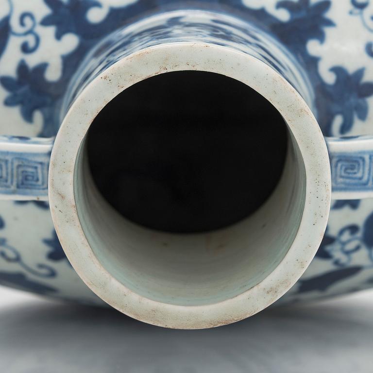 A blue and white flattened pilgrim vase, China, 20th century.