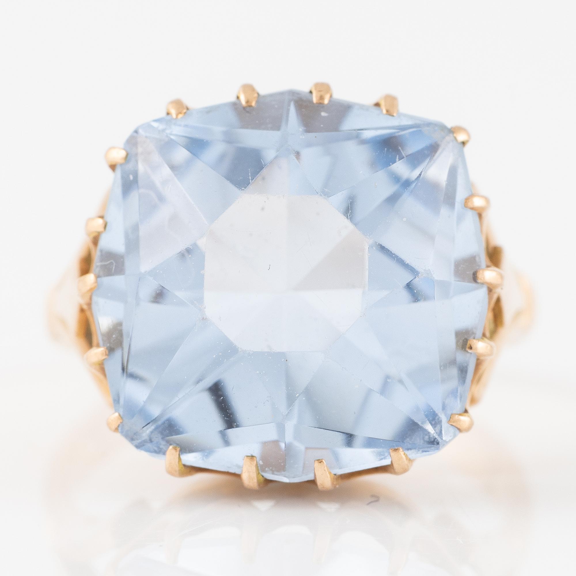 Ring, 14K gold with blue quartz.