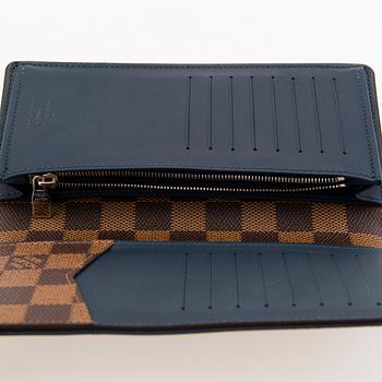 LOUIS VUITTON Damier Ebene Brazza Wallet.