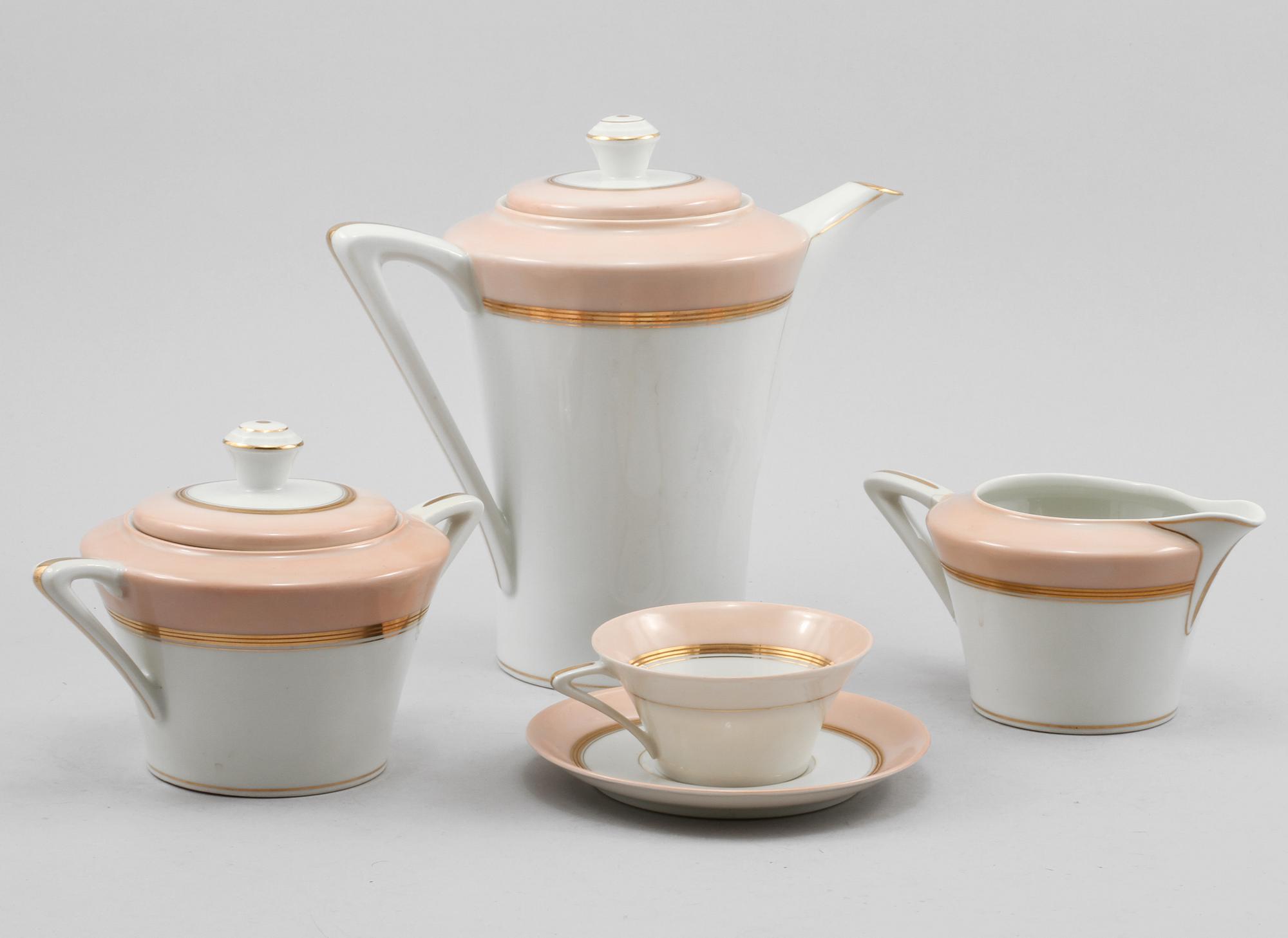 SERVISDELAR, porslin, Limoges, Frankrike, 1900-tal.