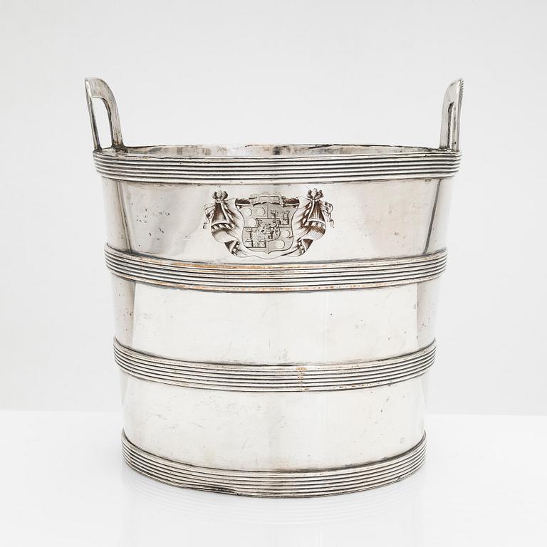 A George III Sheffield plate wine cooler, 19th century.