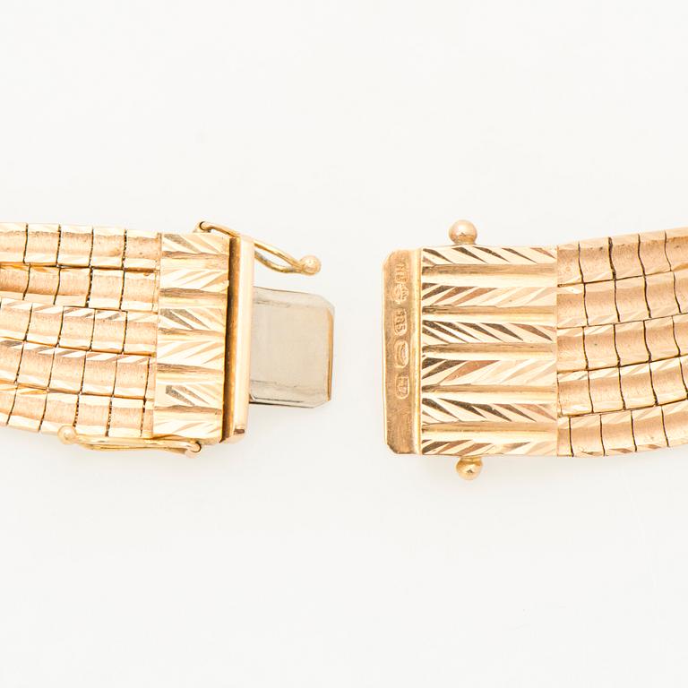 A NECKLACE, 14K gold. Italy, Finnish import marks 1965.