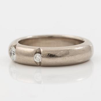 Ring 18K white gold with three round brilliant-cut diamonds, Engelbert.