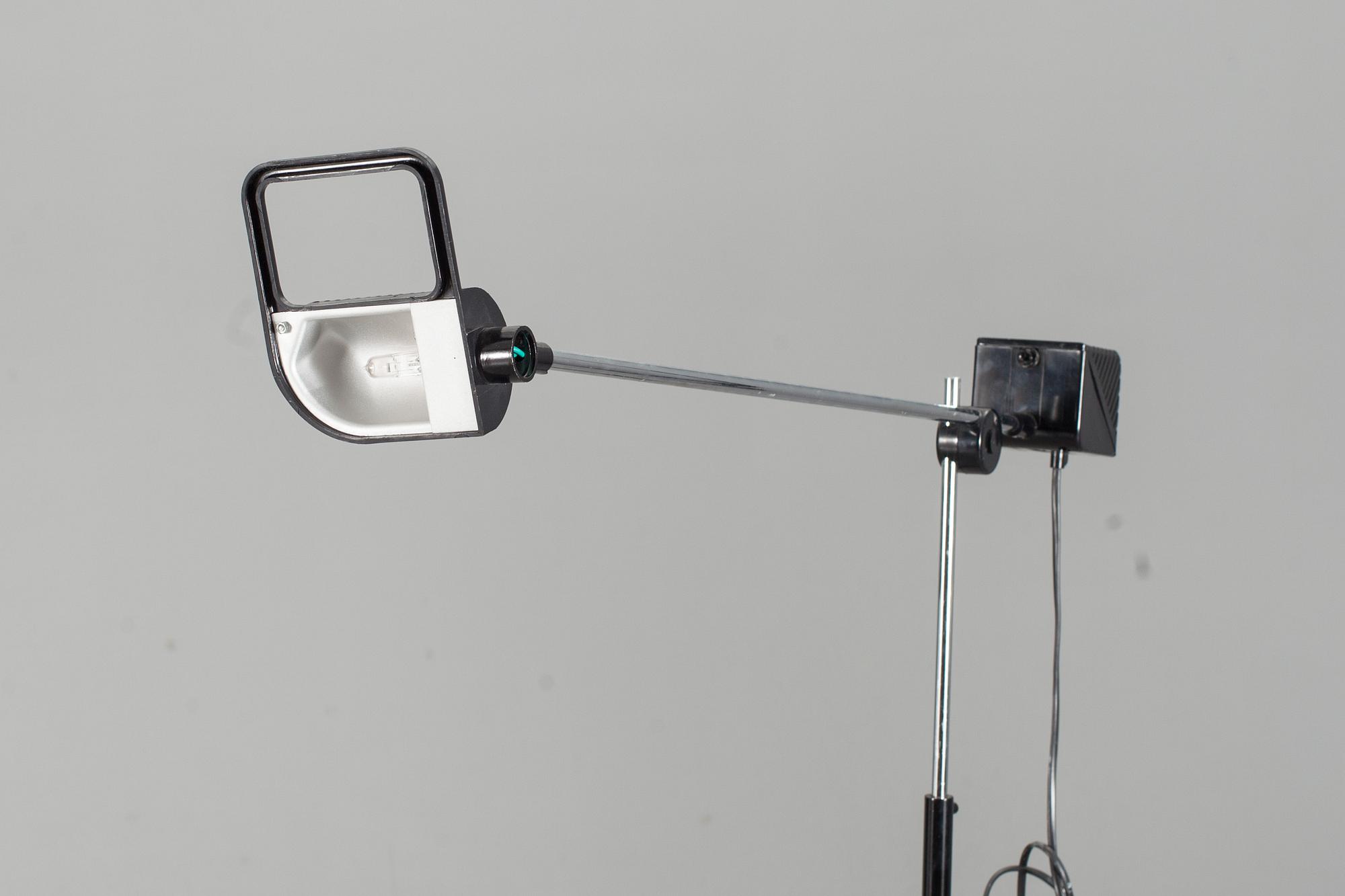 GOLVLAMPA, Stilnovo, design d´urbino lomazzi. Italien.