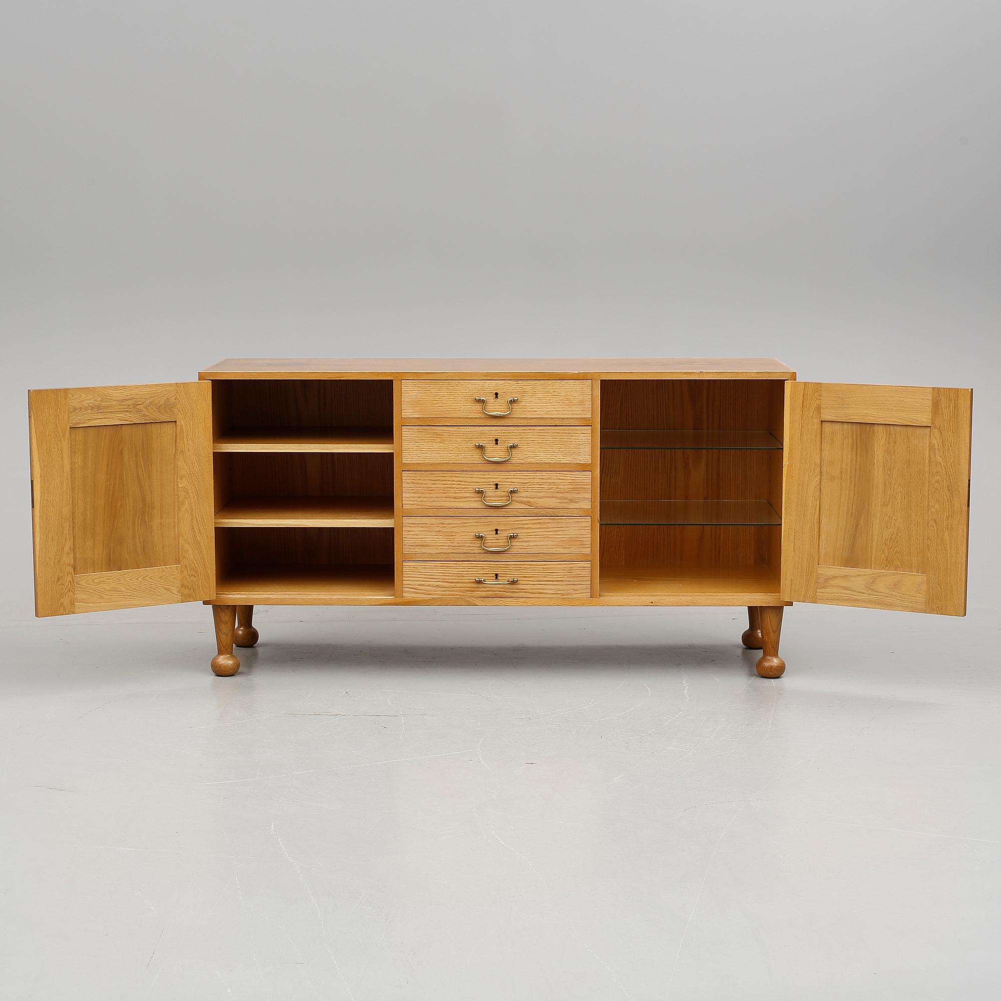Josef Frank, an elm and mahogany sideboard, Svenskt Tenn, model 727, probably 1960's.
