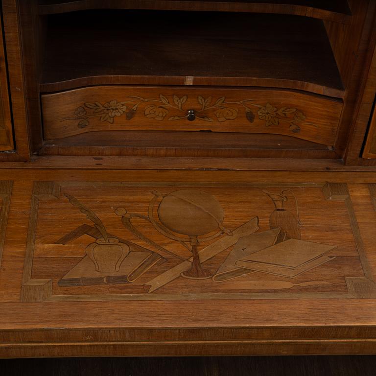 Skrivbord med uppsats, gustaviansk stil, 1900-talets början.