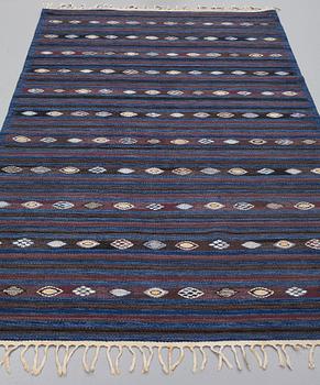 Barbro Nilsson, A CARPET, "Blåbär, mörk", flat weave, ca 275,5 x 142,5 cm, signed AB MMF BN.