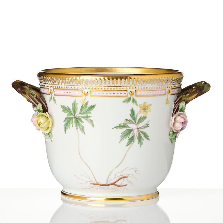 Ytterfoder/Vinkylare, porslin. 'Flora Danica', Royal Copenhagen, Danmark, 1900-tal.