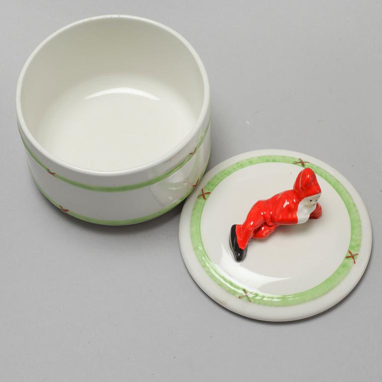 14 pieces of porcealin tableware from Gustavsberg, model "Jul", second half of the 20th century.