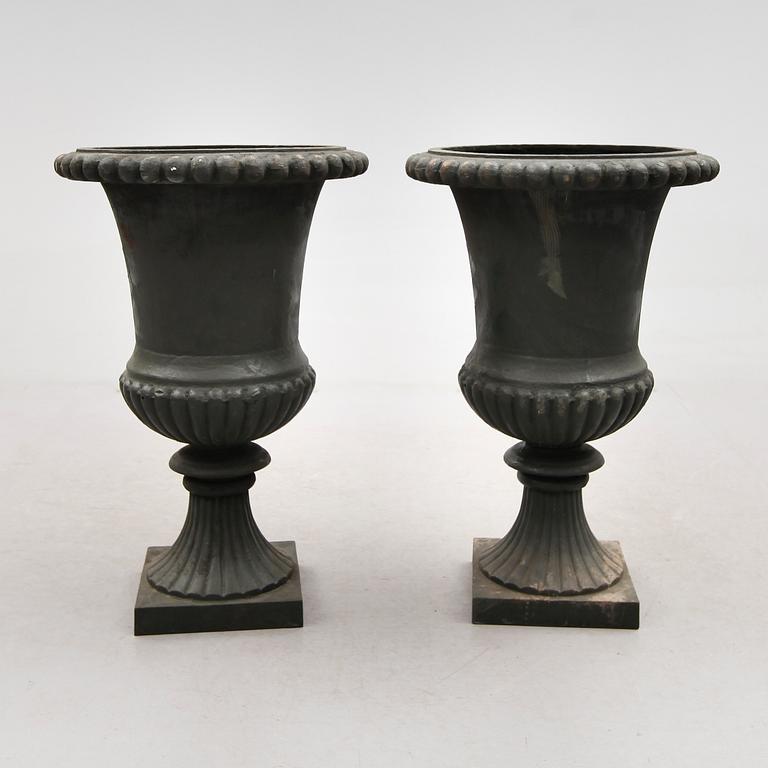 TRÄDGÅRDSURNOR, 1 par, 1900-/2000-tal.