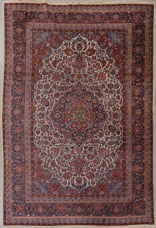MATTA, semiantik Keshan. Ca 370x254 cm.