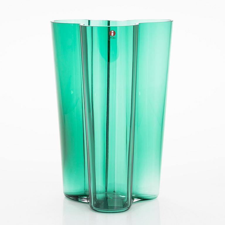 Alvar Aalto, a '251' vase signed Iittala. 2000s.