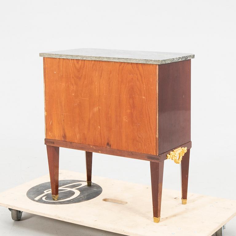 Chest of drawers in late Gustavian style, second half of the 20th century.