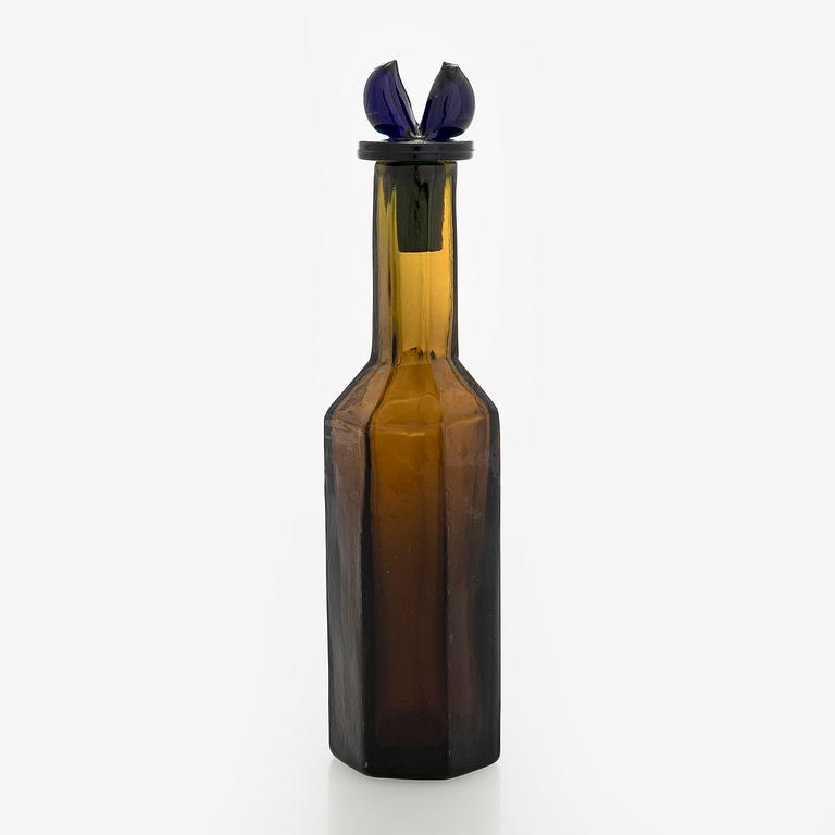 Oiva Toikka, A glass bottle, signed Oiva Toikka Nuutajärvi Notsjö.