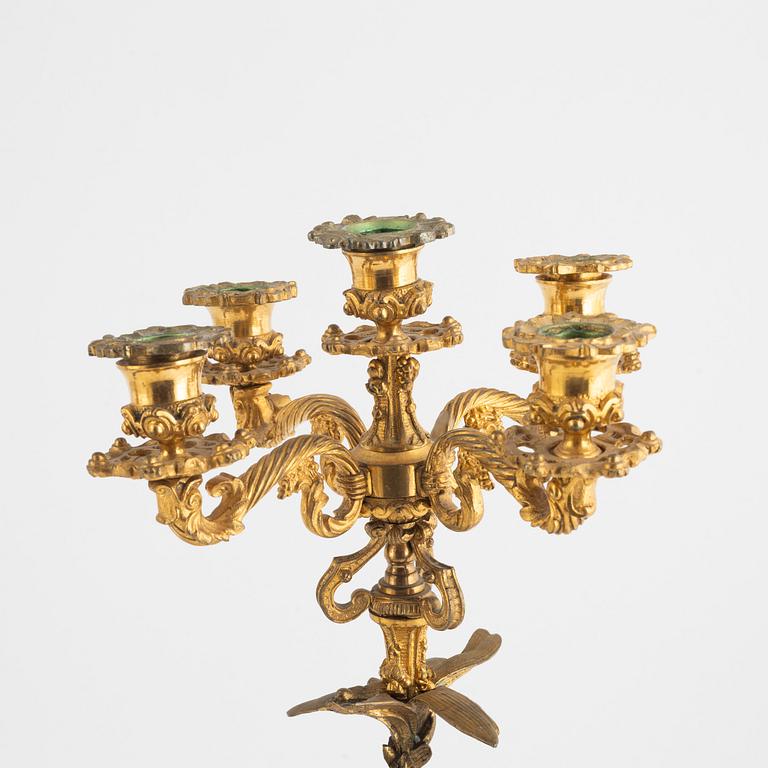 Kandelabrar, ett par, för fem ljus, 1800-talets senare del.