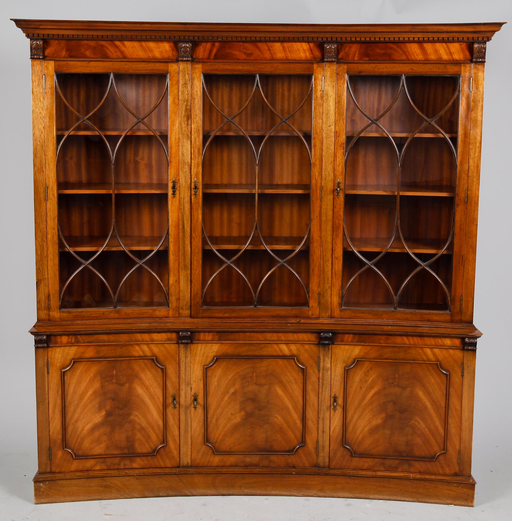 VITRINSKÅP, England, 1900-tal.