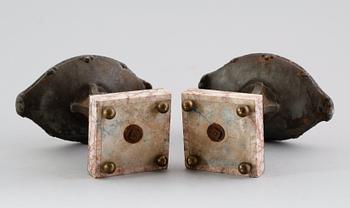 BORDSPENDYL, F Marti, Frankrike, 1800-talets andra hälft samt TAZZOR, 1 par, snarlika.