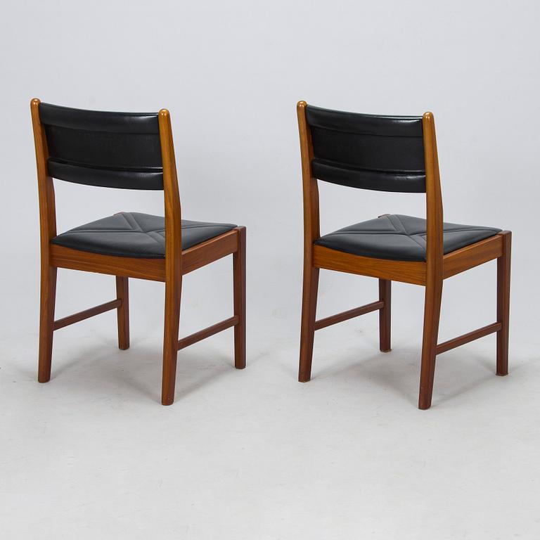 Pertti Salmi, a 1970s 'Samuel' dining table and eight 'Simeon' chairs for Vaara Tuotanto, Kaluste-Yhtymä, Finland.