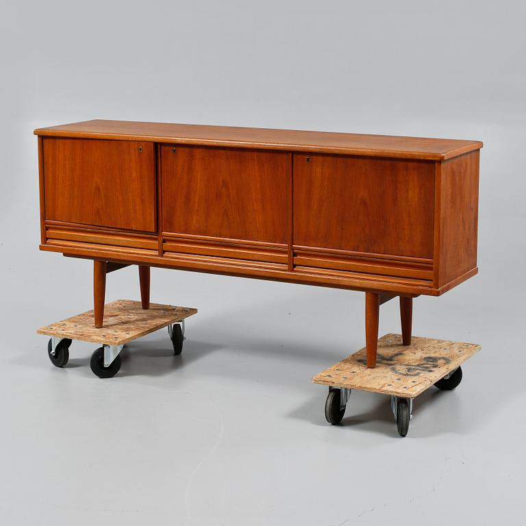 SIDEBOARD, 1900-talets tredje kvartal.
