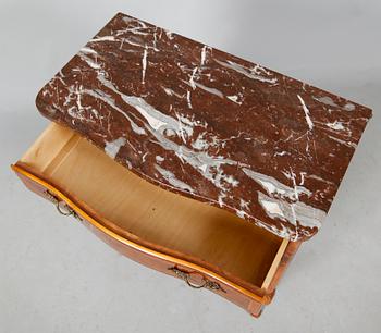 BYRÅ, rokokostil, 1900-talets andra hälft.