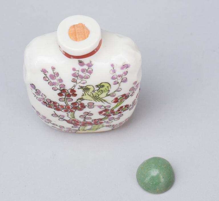 SNUSFLASKOR, 6 st. Porslin och glas, Kina 1800/1900-tal.