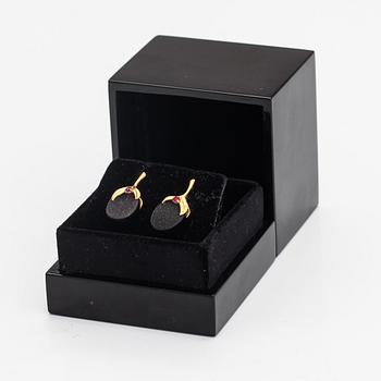 Annoushka, A pair of 18K gold earrings with drusy onyxes and rubies. London.