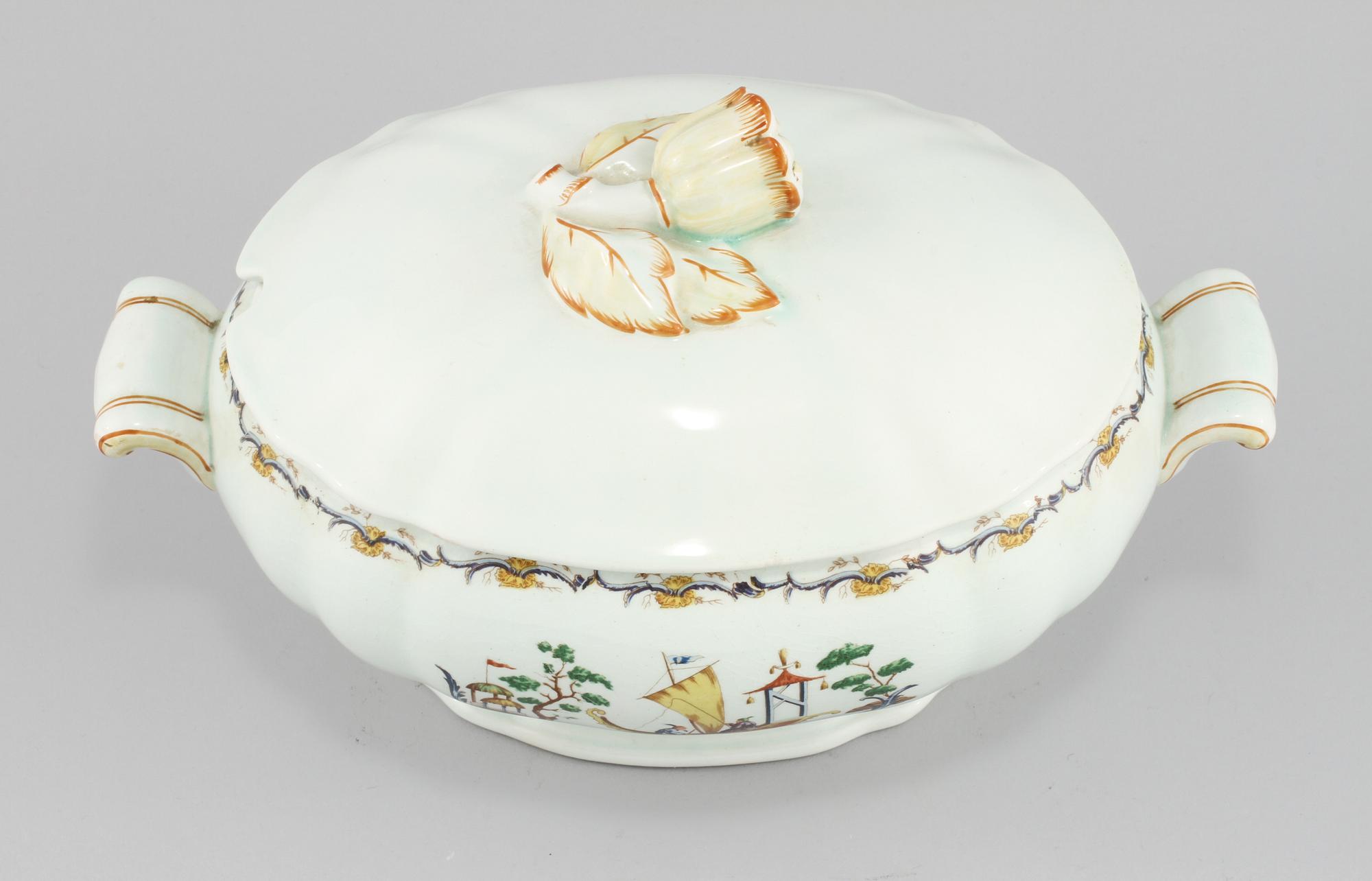 TERRIN med LOCK, flintgods, "Mah-Jong", Rörstrand, 1900-tal.