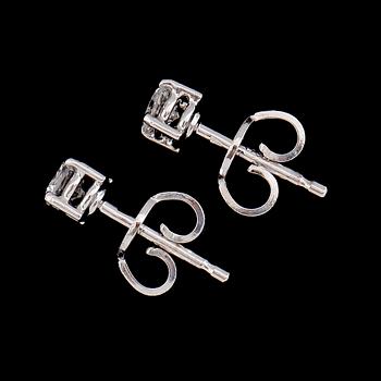 ÖRHÄNGEN, 1 par, 18K vitguld, briljantslipade diamanter tot ca 0.40 ct.