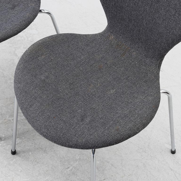 Arne Jacobsen, eight chairs, 'Serie 7', Fritz Hansen 2001.