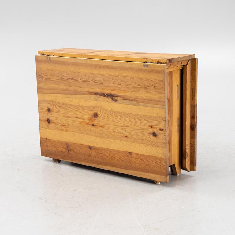 A pine gateleg table, 19th Century.