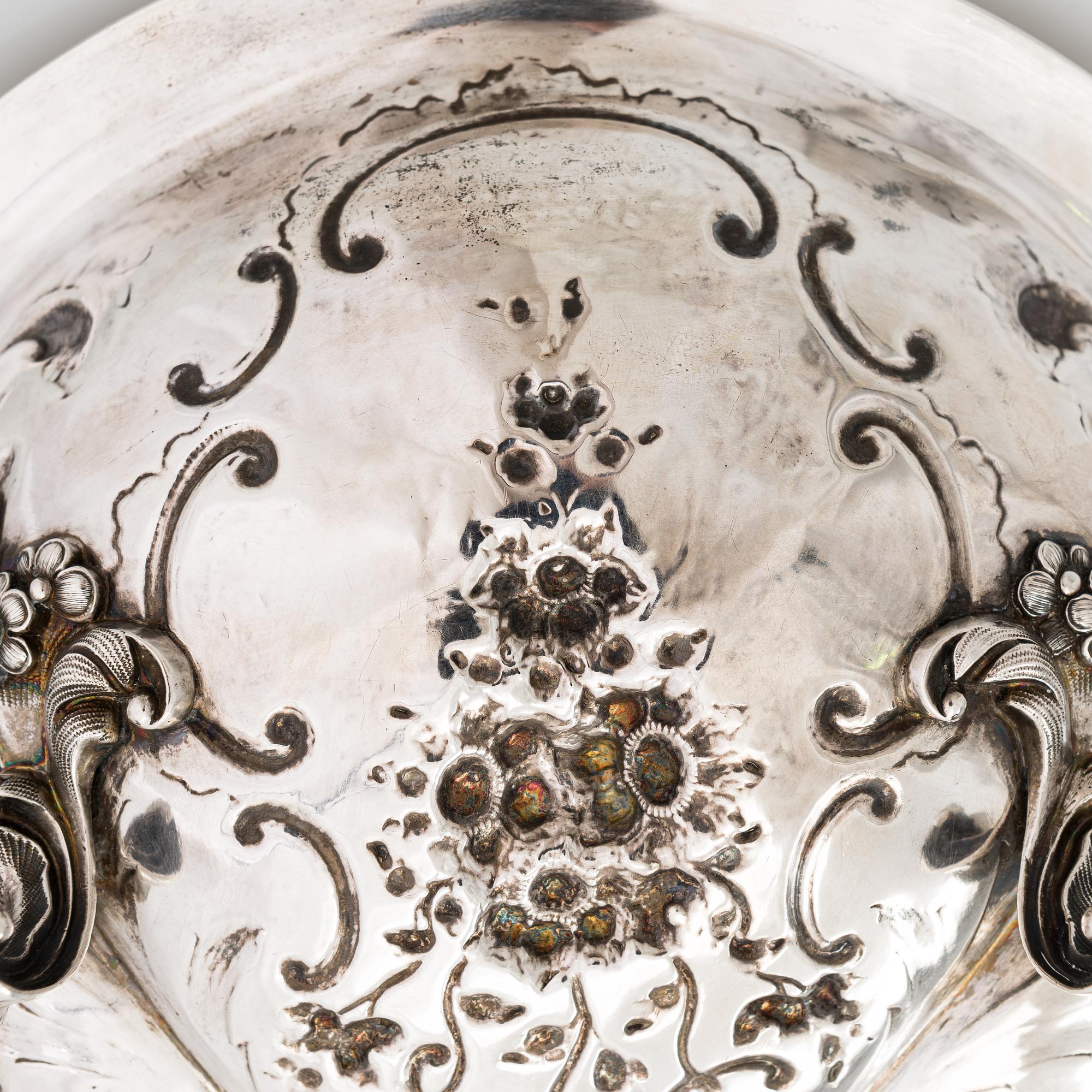 Carl Johan Tegelsten, Leipäkori, hopeaa ja kullattua hopeaa, Pietari, Venäjä 1845.