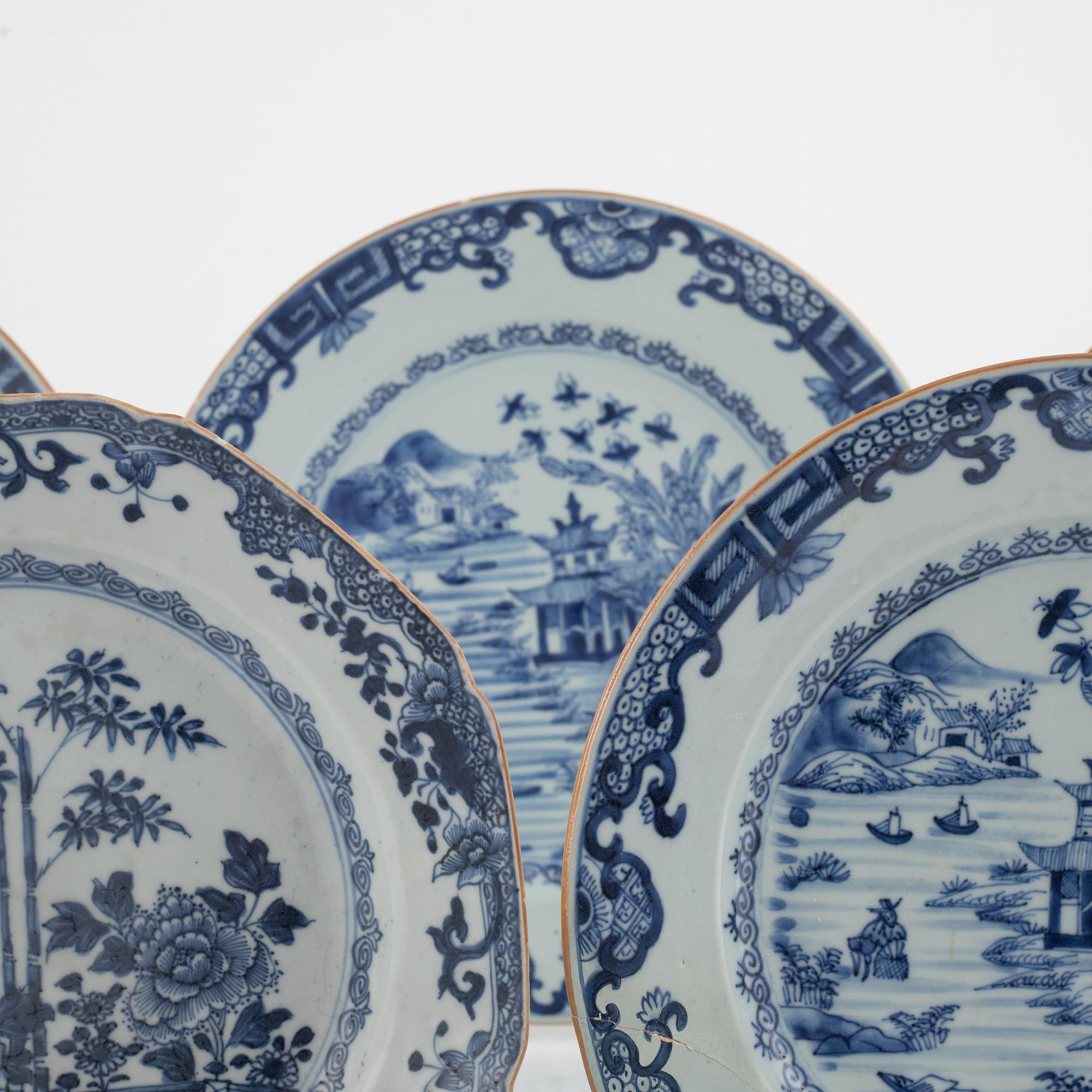 Tallrikar, sex stycken samt assietter, två stycken, porslin, Kina, Qingdynastin, 1700- och 1800-tal.