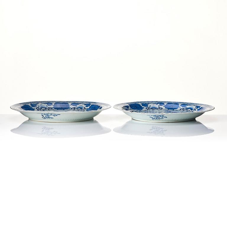 A pair of blue and white dishes, Qing dynasty, Kangxi (1662-1722).