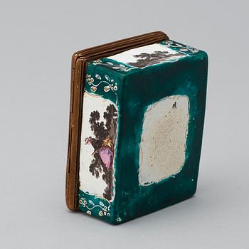 A Rococo 18th century enamel box with two erotic scenes.