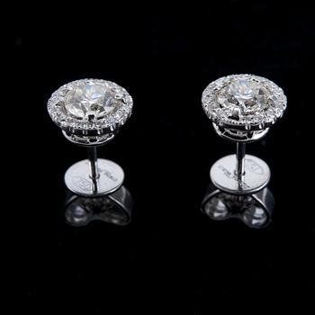A RING AND A PAIR OF EARRINGS, brilliant cut diamonds. 1.00 ct + 0.35 ct. in ring. 0.80 ct. in earrings.