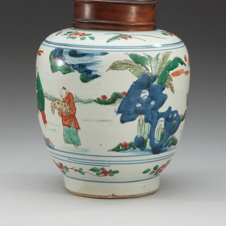 A Transitional wucai jar, 17th Century.