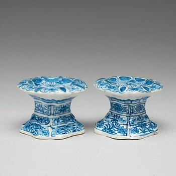 A pair of blue and white salts, Qing dynasty, Kangxi (1662-1722).