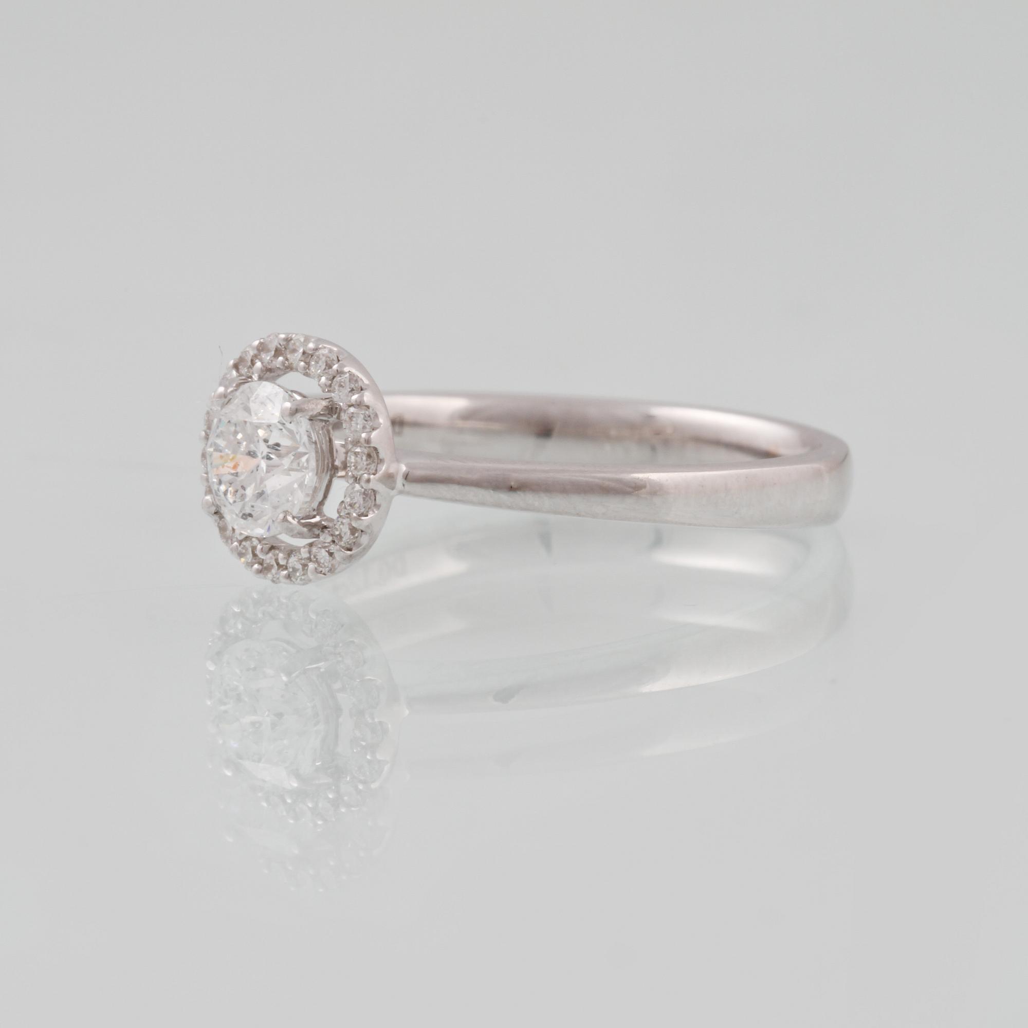 RING, 18K vitguld med briljantslipad diamant ca 0.52 ct. Vikt 3,1 gram.