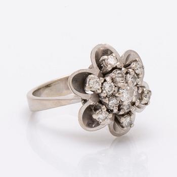 Ring 14K whitegold 13 brilliant-cut diamonds approx 0,40 ct in total.