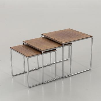 A NESTING TABLE. SECOND HALF OF 20TH CENTURY.