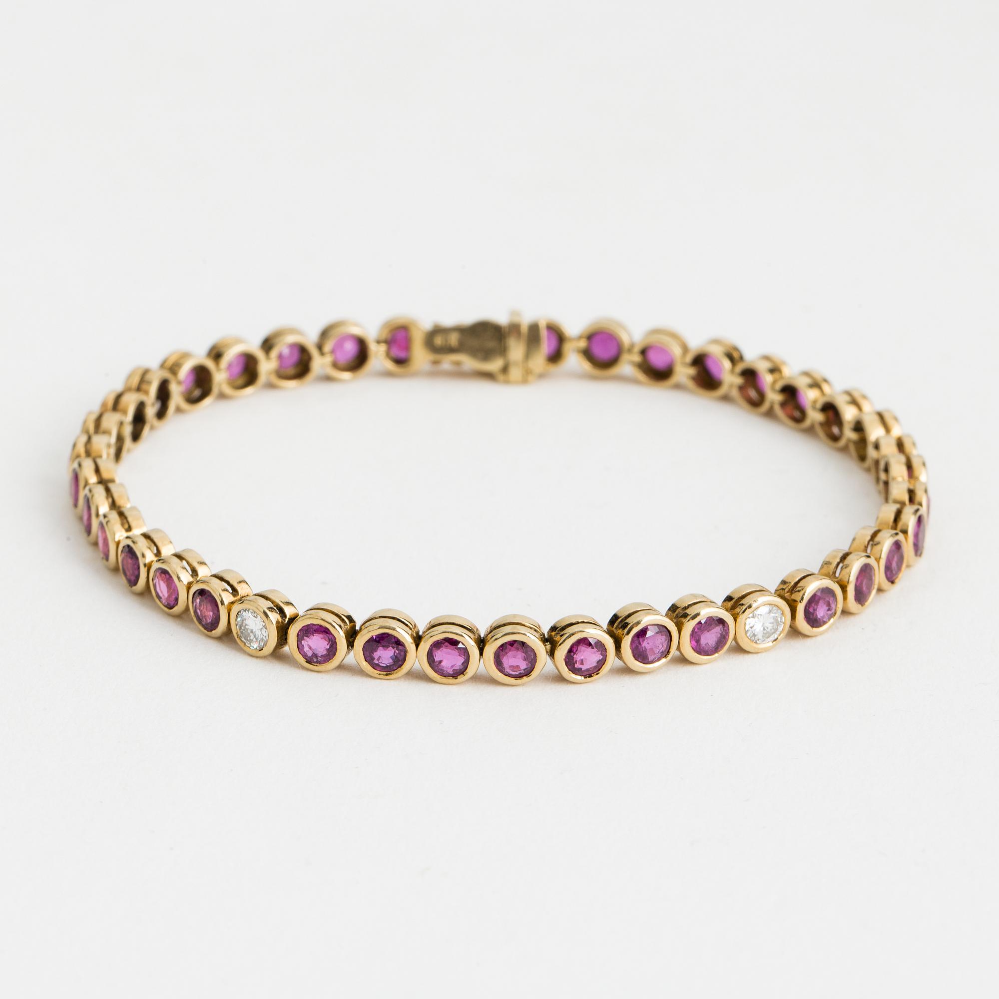BRACELET, 18K gold with 5 diamonds 0.60 cts and rubies 5.90 cts, according to engraving.