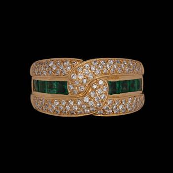 106. An emerald ring set with brilliant-cut diamonds, total carat weight circa 1.16 ct.