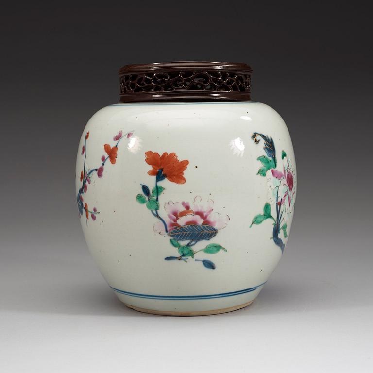 A famille rose jar, Qing dynasty, Qianlong (1736-95).