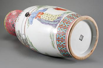 VAS, porslin, Kina, 1900-tal.