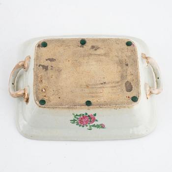 A Canton tureen with cover, 19th century.