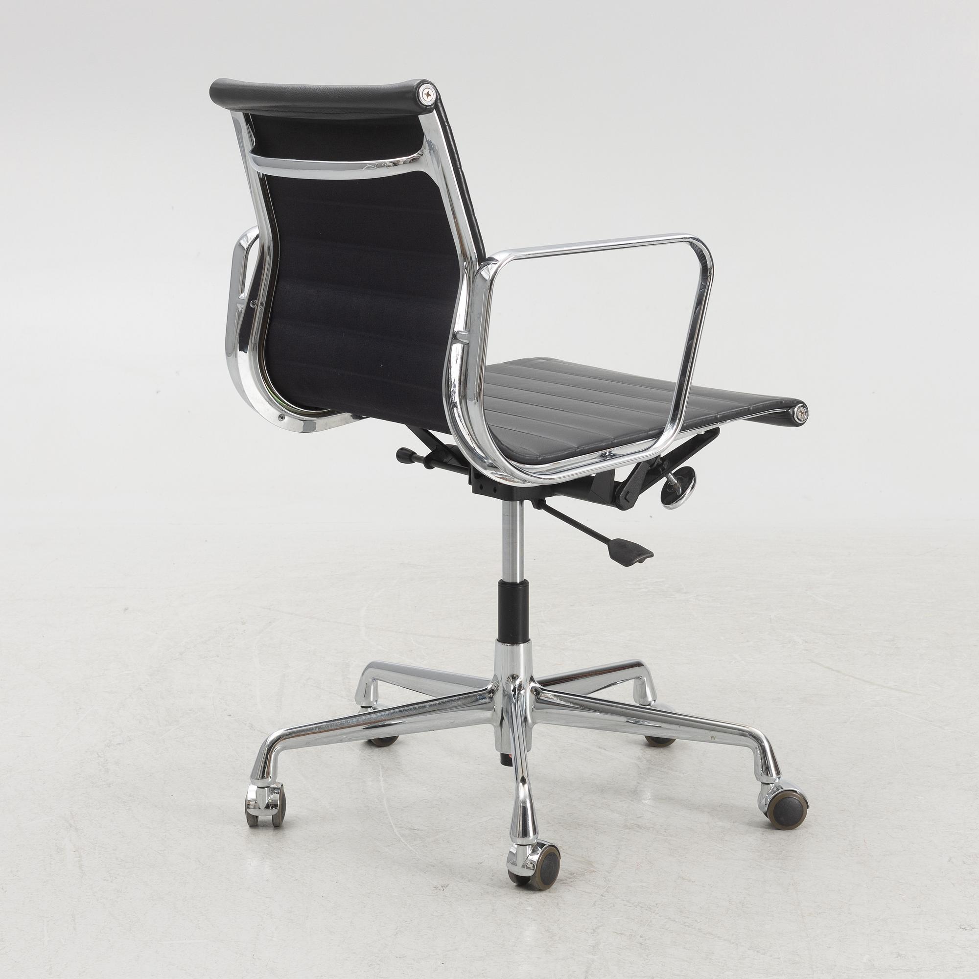 Charles & Ray Eames, kontorsstol, "EA117" Vitra.