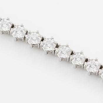 Tennis bracelet, 18K white gold with fancy-cut diamonds.